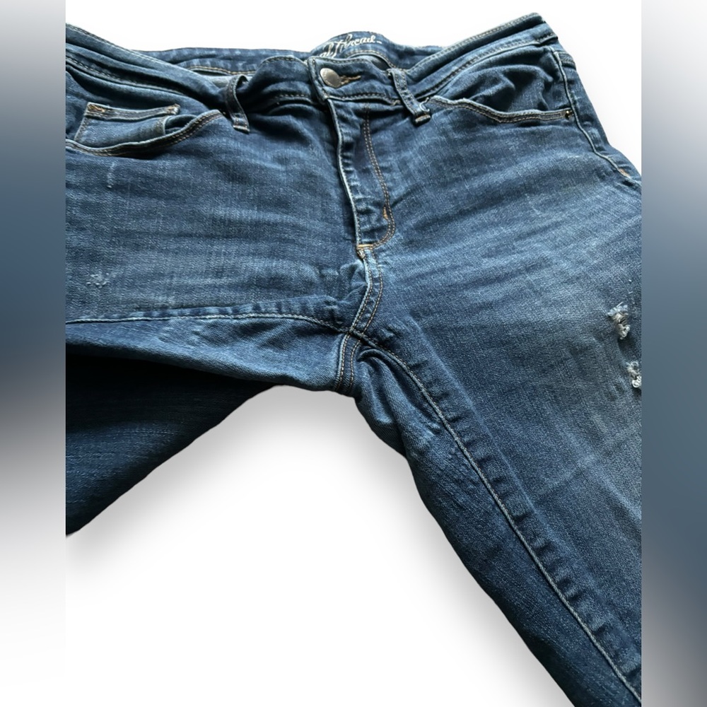 Universal Thread, Distressed, Mid Rise Skinny size 10/30 - Picture 2 of 10